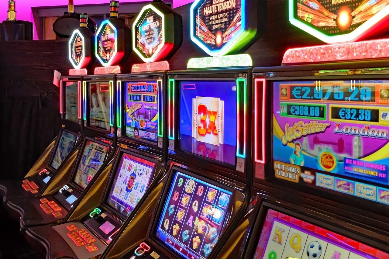 Colourful fish shooting arcade game screen on 50 ph mobile platform